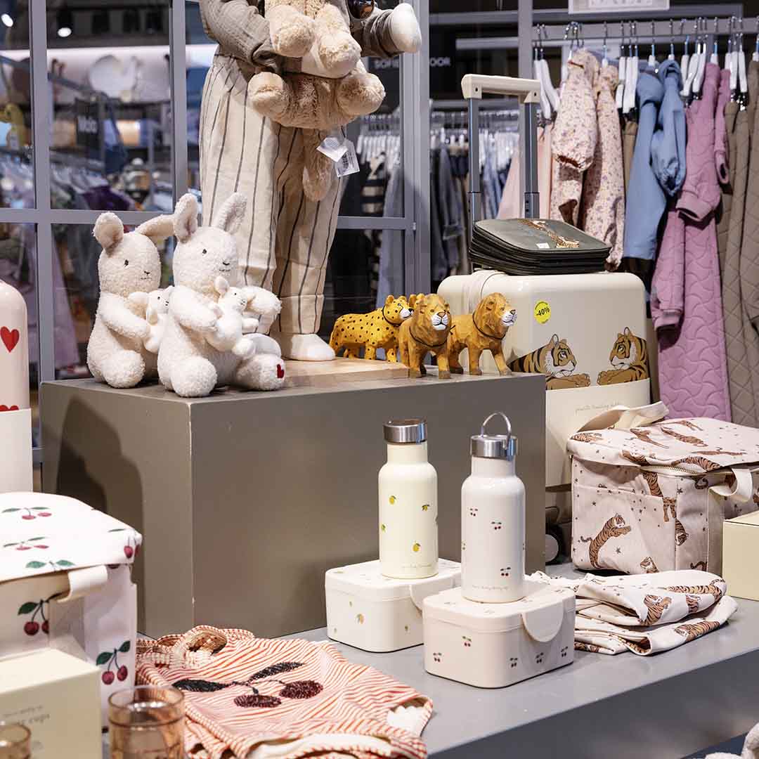 Water bottles and teddy bears from Illums Bolighus in Frederiksberg Center.